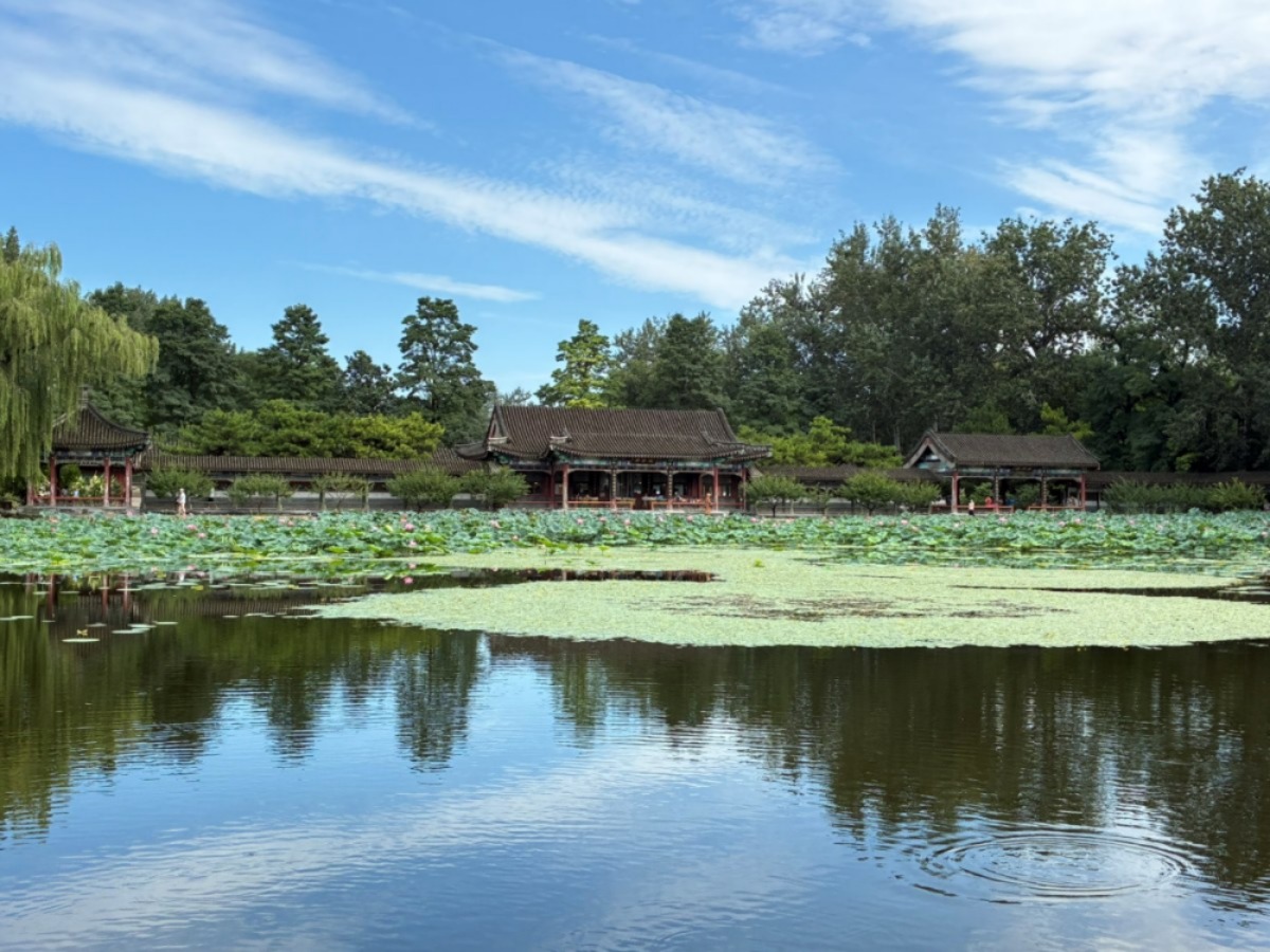北京頤和園耕織圖景區玉河畔的延賞齋及玉河齋